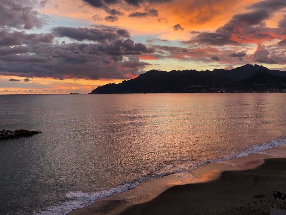 Casa Vacanze Seahorse Salerno Eksteriør billede